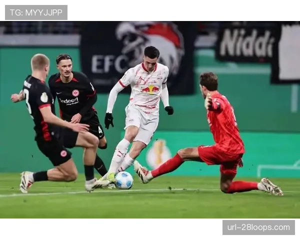 即时战报：拜仁半场0-1落后莱比锡，凯恩错失点球良机